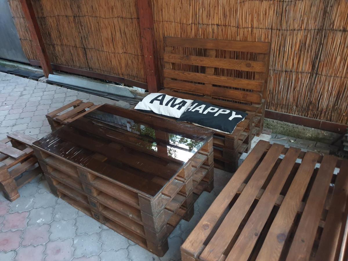 Мандри Хостел 乌日霍罗德 外观 照片