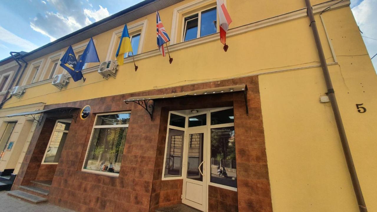 Мандри Хостел 乌日霍罗德 外观 照片